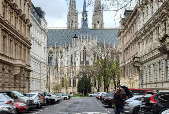 LET´S EXPLORE THE AREA AROUND VOTIV CHURCH AND THE OLD GENERAL HOSPITAL 17