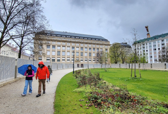 LET´S EXPLORE THE AREA AROUND VOTIV CHURCH AND THE OLD GENERAL HOSPITAL 3